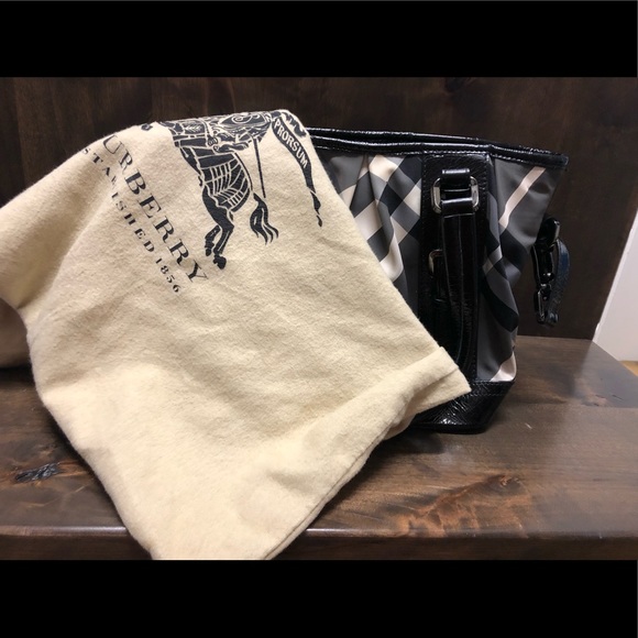 Burberry Lowry cross body bag Beat check - Picture 1 of 4